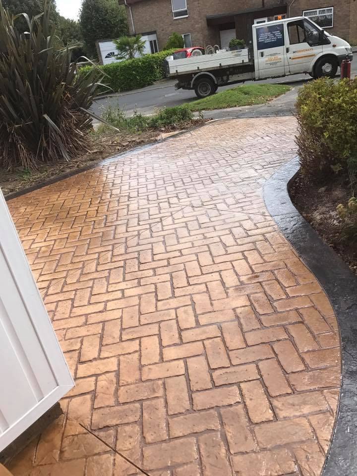 Buff herringbone imprinted concrete driveway